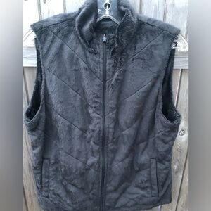 Reversible like new Columbia Women’s Black & Patterned Vest Large